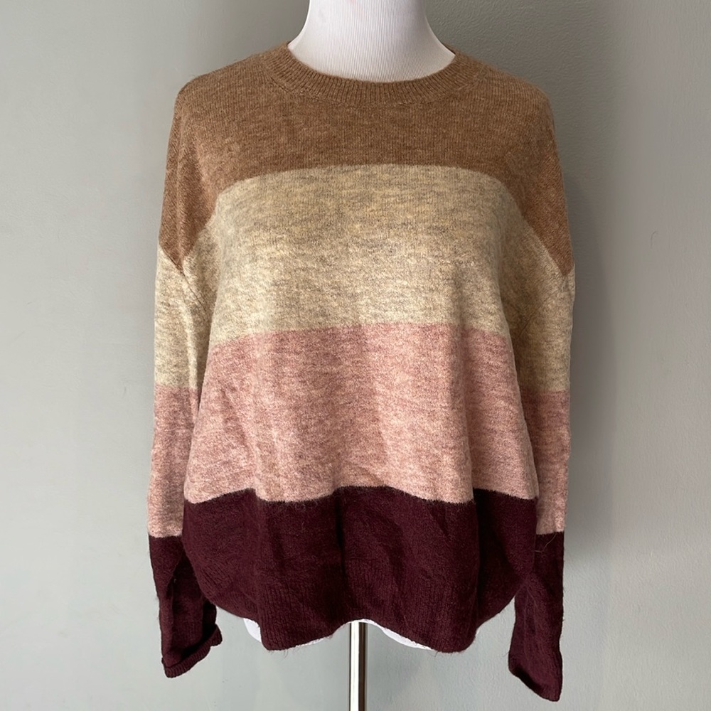 New without tags - H&M Striped  soft sweater -size medium